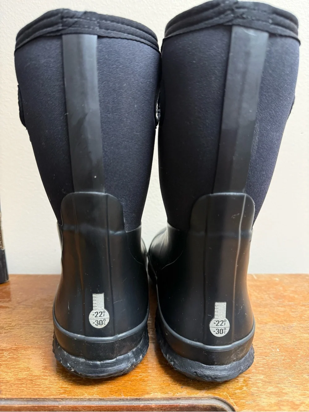 Bogs Grasp Solid Waterproof Winter Boots Black Youth 6 Women’s 8 Waterproof Snow